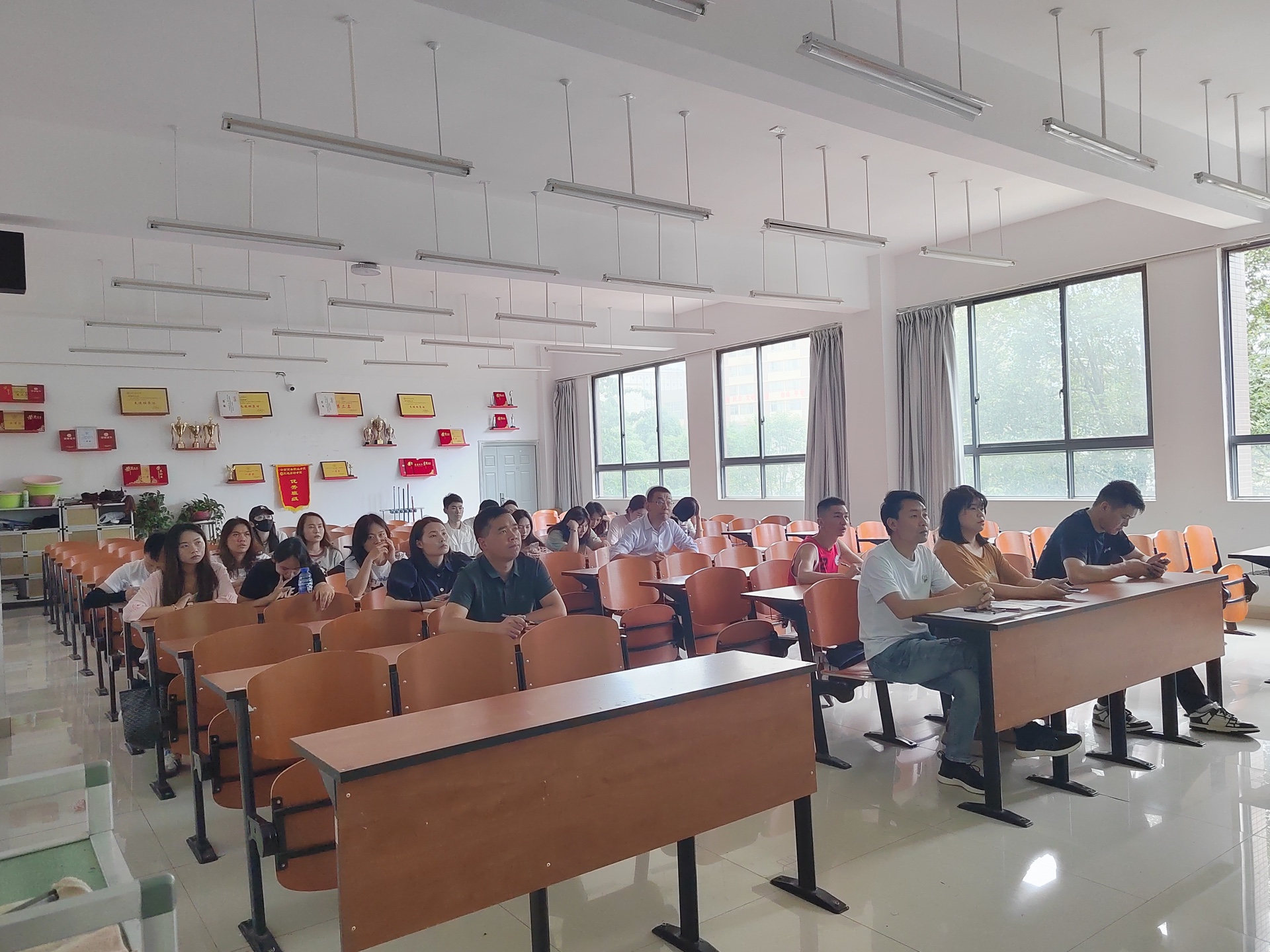 bv伟德国际19462023-2024学年下学期期末总结大会