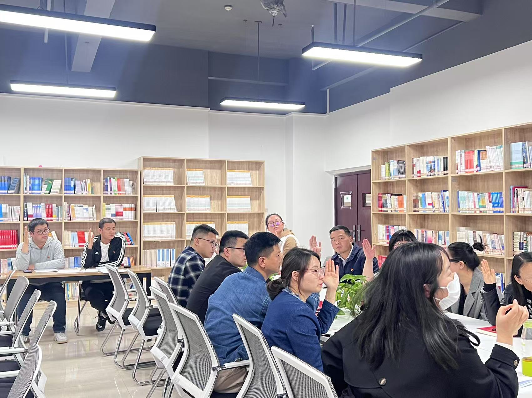 青春向党  争做先锋 I 商务文旅学院党支部讨论并确定入党积极分子会议