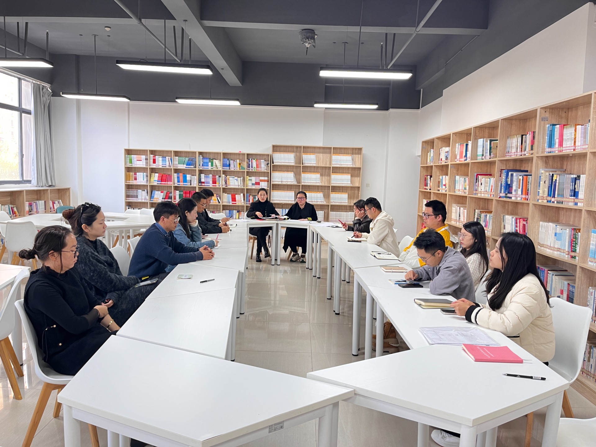 “以赛促学、以研促建”夯实专业建设基础——开展《高职专业标准（2025版）》专题教研活动 